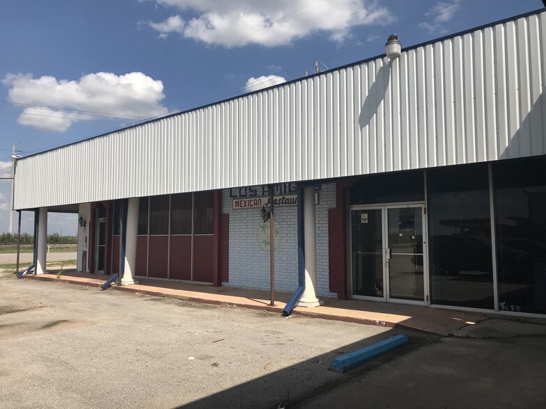 More Photos Of 1100 Main St, East Bernard Storefront For Lease