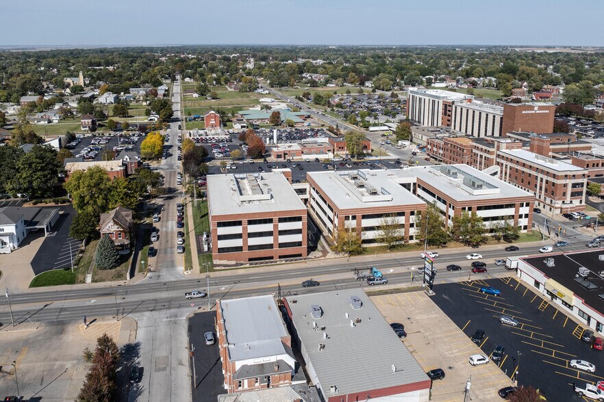 More Photos Of 900 Broadway St, Quincy Flex For Sale