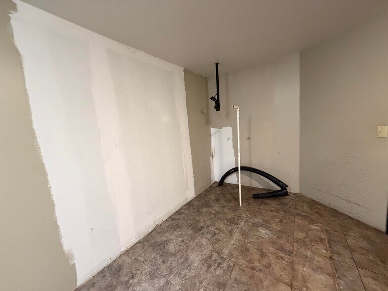 More Photos Of 103 N Fraley St, Kane Restaurant For Sale