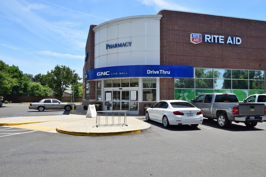 More Photos Of 1735 E Walnut Ave, Visalia Drugstore For Sale