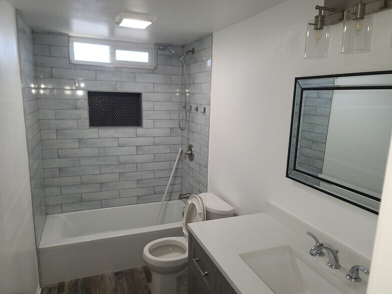 More Photos Of 5358 Circle Dr, Sherman Oaks Apartments For Sale