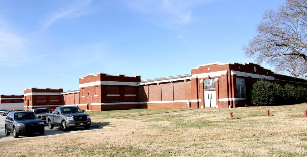 More Photos Of 2110 Chicopee Mill Rd, Gainesville Warehouse For Lease