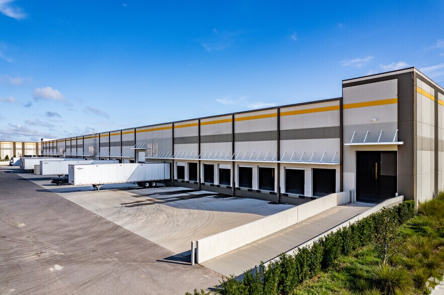 More Photos Of 3467 Wd Judge Dr, Orlando Warehouse For Lease