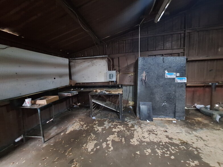 More Photos Of 2000 S Sam Houston Pky W, Houston Warehouse For Lease