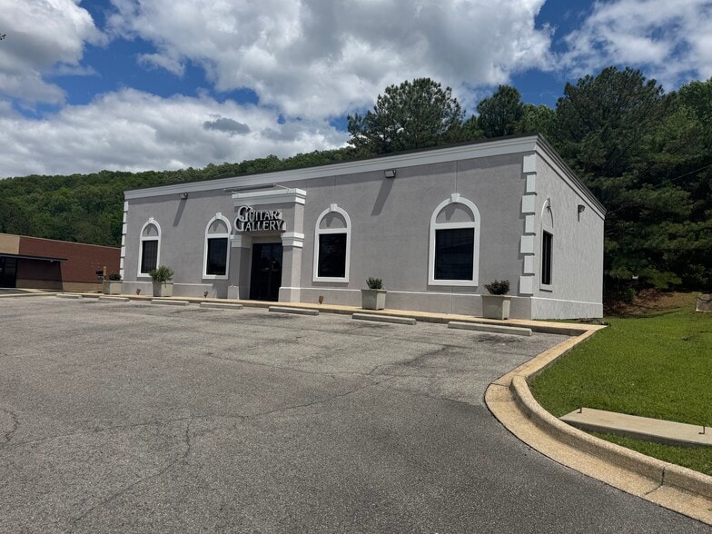 More Photos Of 2621 Pelham Pky, Pelham Freestanding For Sale