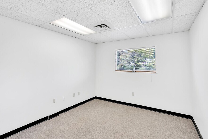 More Photos Of 6 Four Coins Dr, Canonsburg Light Distribution For Lease