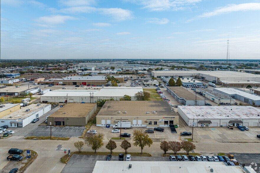 More Photos Of 11550-11562 Chairman Dr, Dallas Light Distribution For Lease