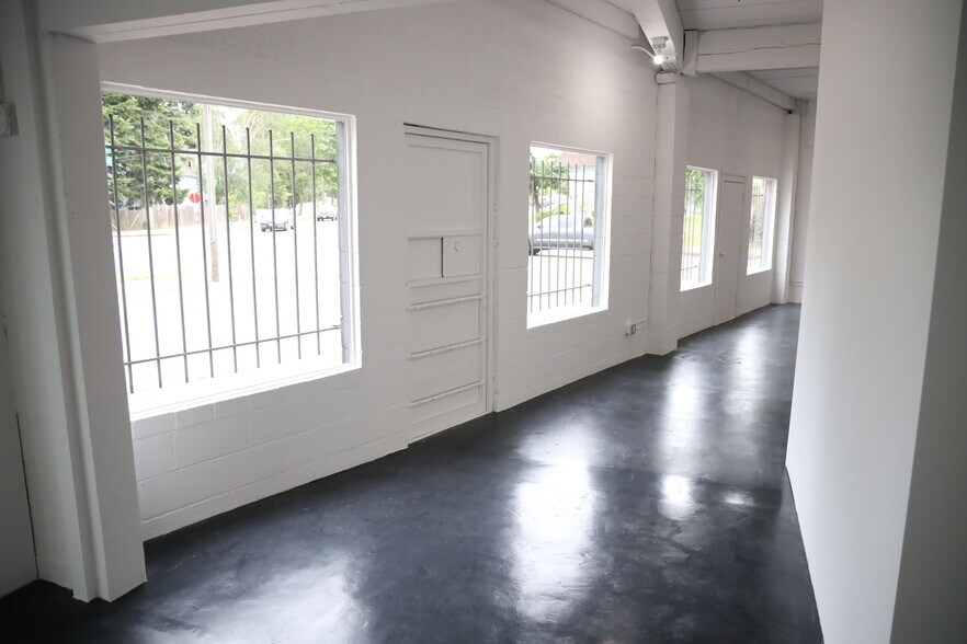 More Photos Of 8855 9th Ave SW, Seattle Convenience Store For Lease