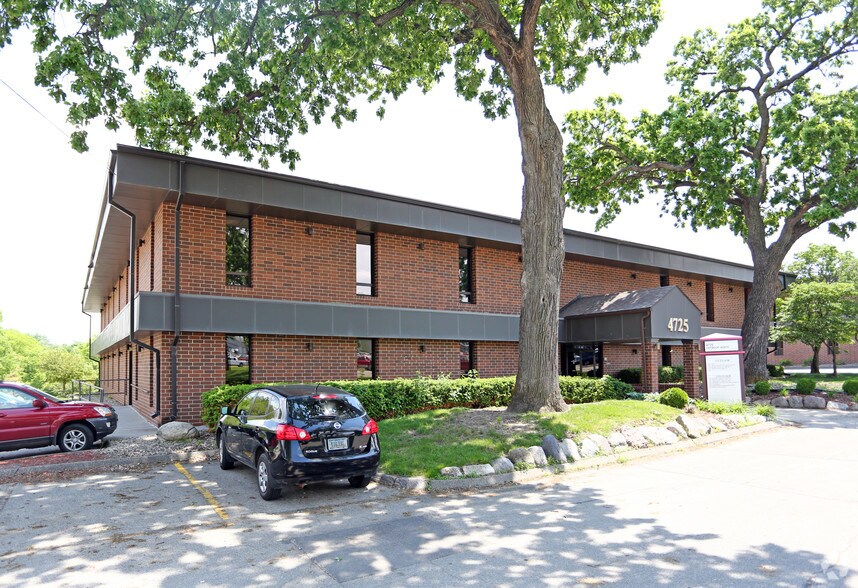 More Photos Of 4725 Merle Hay Rd, Des Moines Office For Lease