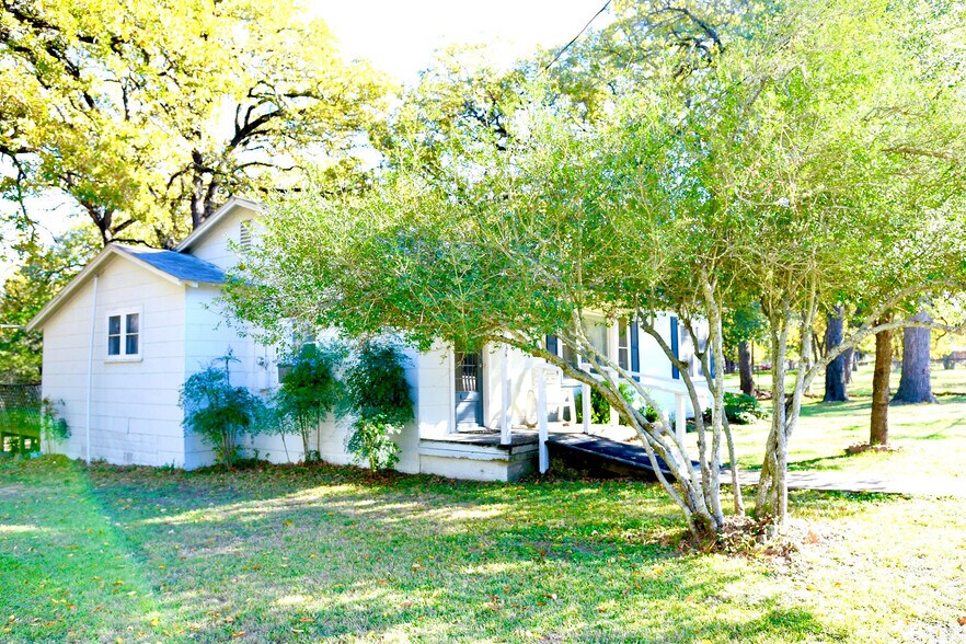 More Photos Of 9278 N Highway 77, Lexington Flex For Sale