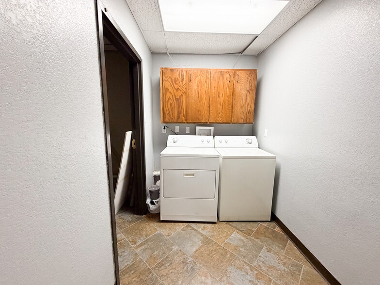 More Photos Of 3711 20th St, Lubbock Office For Sale
