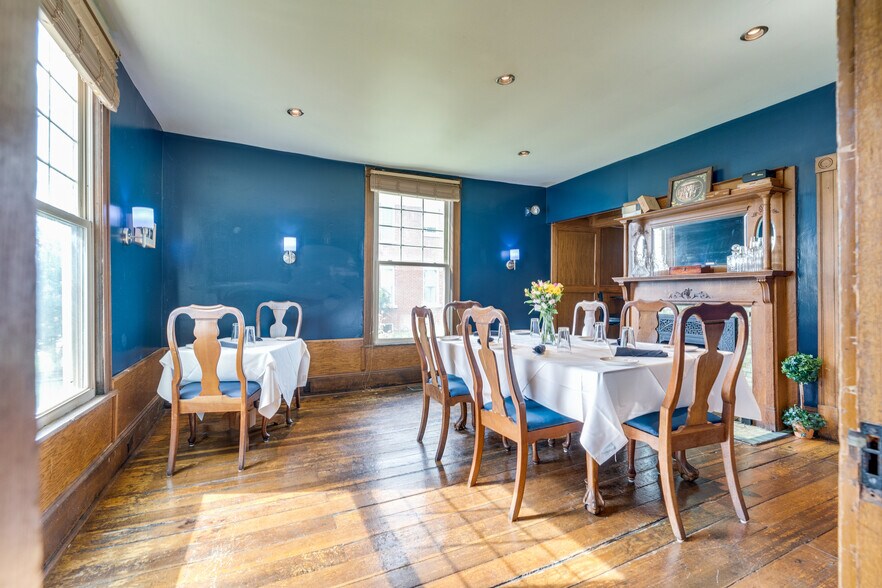 More Photos Of 412 6th St, Bristol Restaurant For Sale