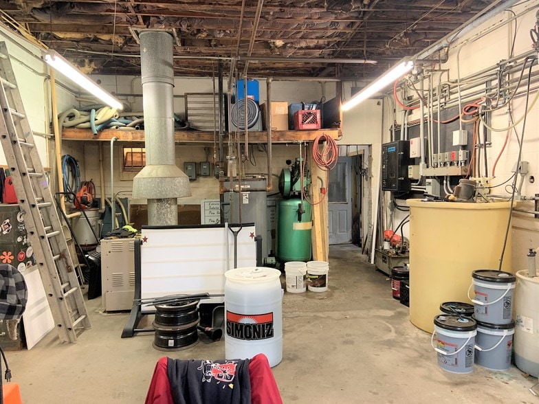 More Photos Of 307 Main St, Westbrook Carwash For Sale