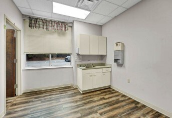 More Photos Of 2497 S Roane St, Harriman Medical For Sale