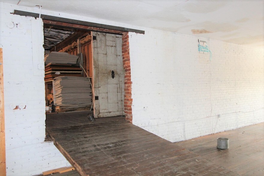 More Photos Of 1850 Church St, Appomattox Bar For Sale