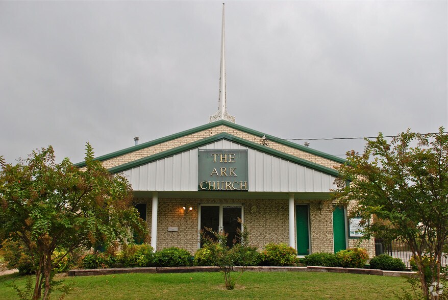 More Photos Of 832 Stella Ave, Dallas Religious Facility For Sale