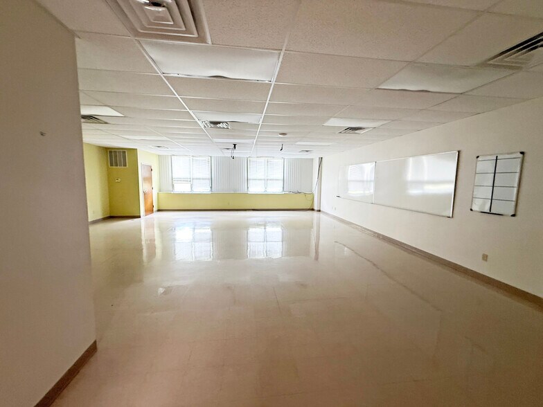 More Photos Of 810 Soldiers Way, Evansville Schools For Sale
