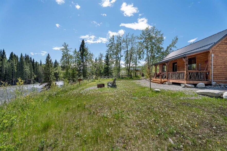 More Photos Of 288139 658 Av W, Longview Hotel For Sale