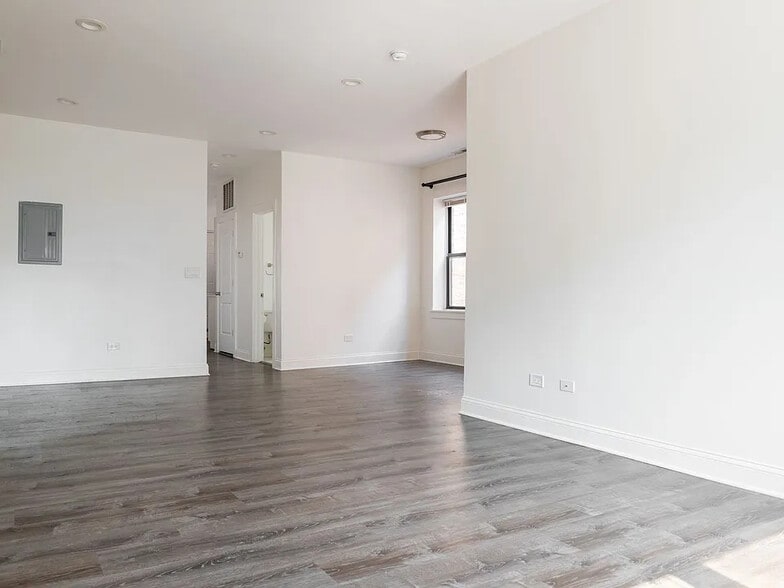 More Photos Of 1522-1524 N Ashland Ave, Chicago General Retail For Sale