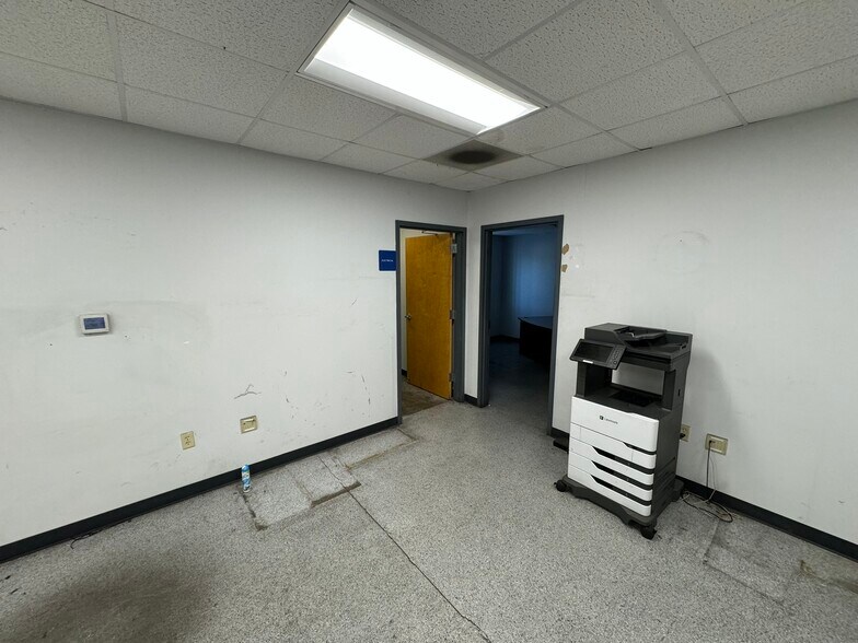 More Photos Of 700 NE Arch St, Atlanta Truck Terminal For Sale