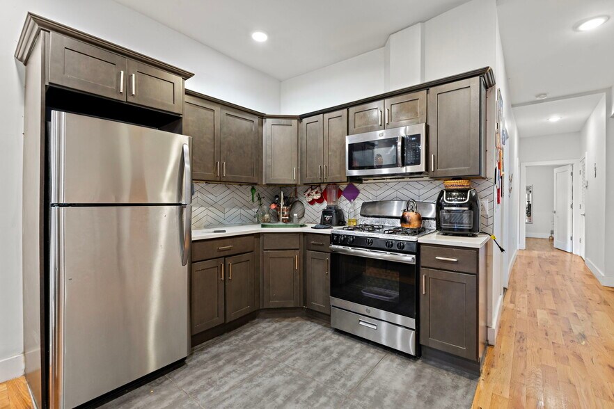 More Photos Of 19 Jewett Ave, Jersey City Apartments For Sale