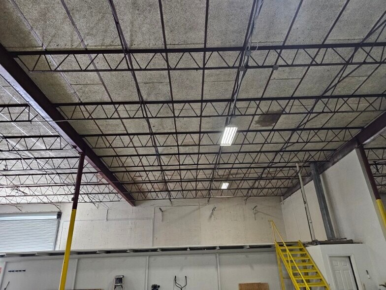 More Photos Of 3277 SE 14th Ave, Fort Lauderdale Warehouse For Lease