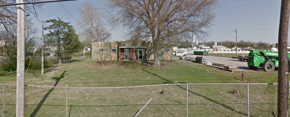 More Photos Of 2103 S 8th St, Rogers Warehouse For Sale