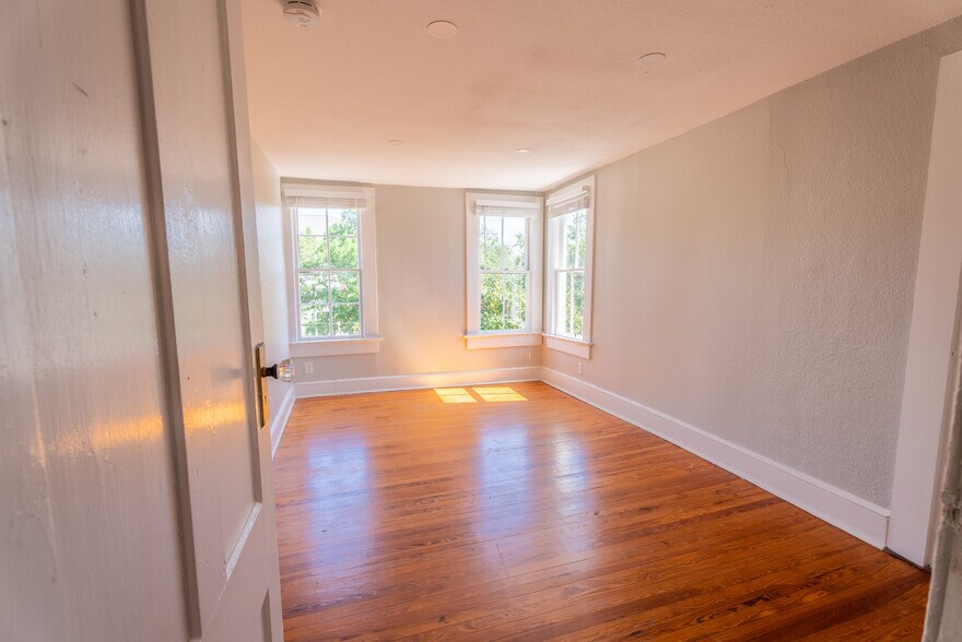 More Photos Of 2105 River Blvd, Jacksonville Apartments For Sale