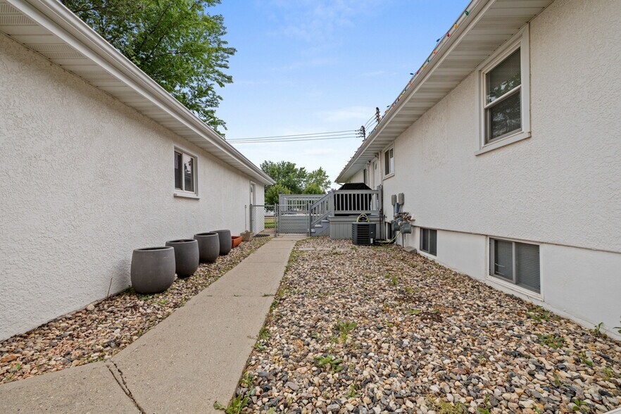 More Photos Of 118 21st St NW, Minot Multifamily For Sale