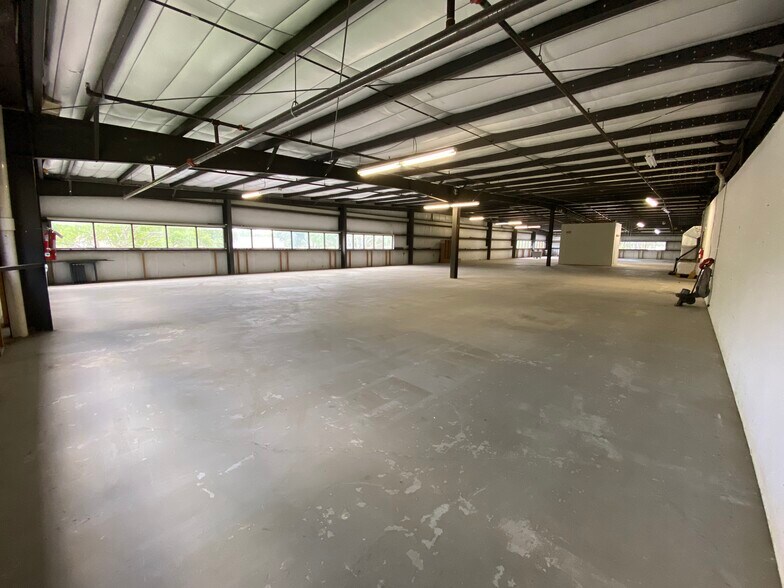 More Photos Of 4514 19th Street Ct E, Bradenton Manufacturing For Lease