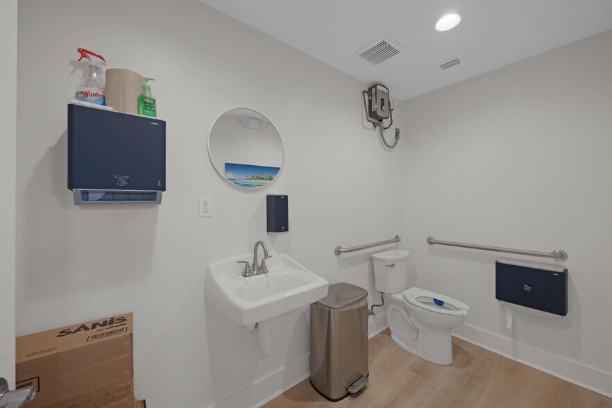 More Photos Of 19950-19980 Overseas Hwy, Sugarloaf Key Office For Sale