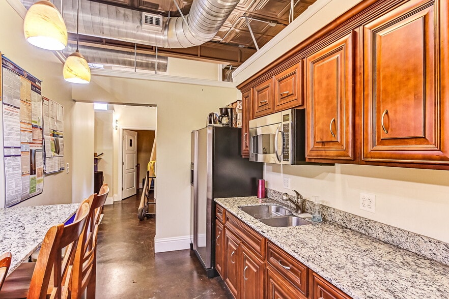 More Photos Of 1334 Walnut St, Jacksonville Office For Sale