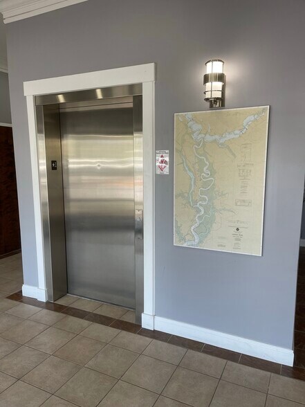 More Photos Of 670 Marina Dr, Charleston Office For Lease