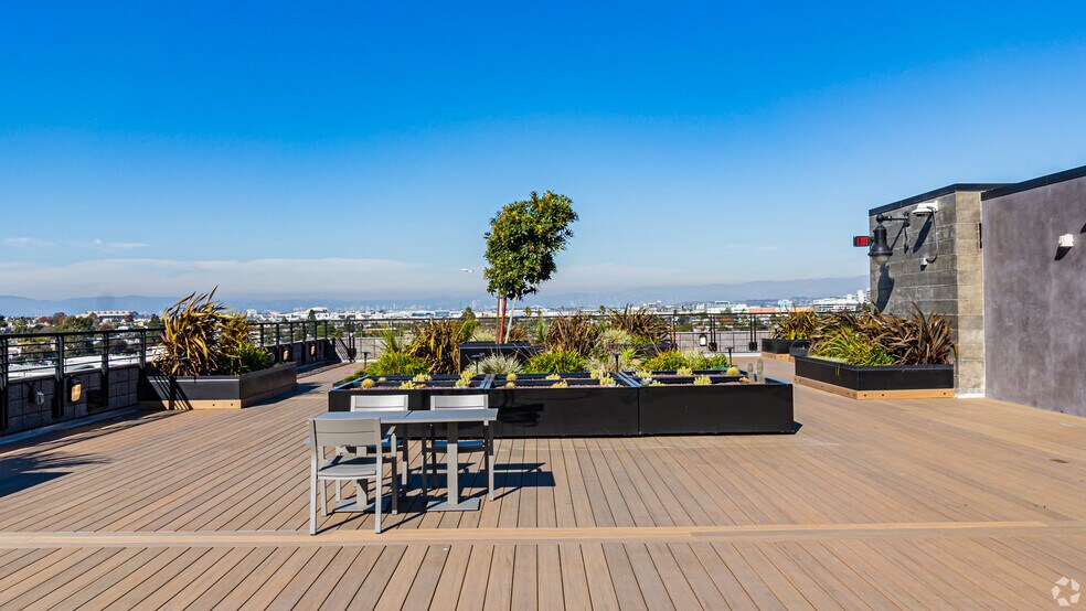 More Photos Of 136-142 Oregon St, El Segundo Research And Development For Lease