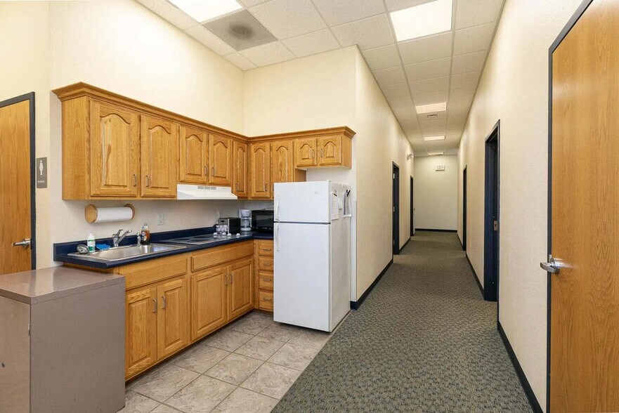 More Photos Of 21 Public Sq, Stockton Office For Sale