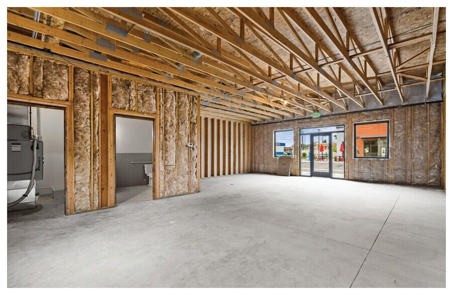 More Photos Of 2410 N Government Way, Coeur d'Alene General Retail For Lease