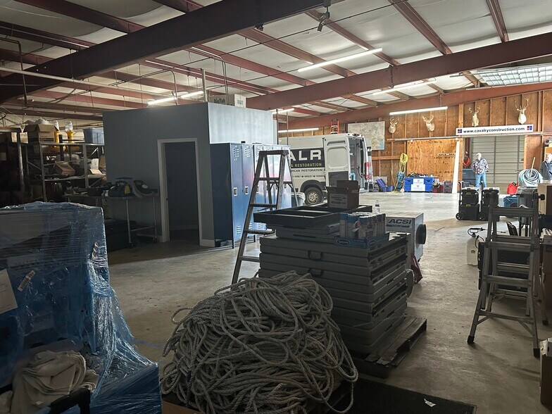 More Photos Of 6911 Breen Dr, Houston Warehouse For Lease