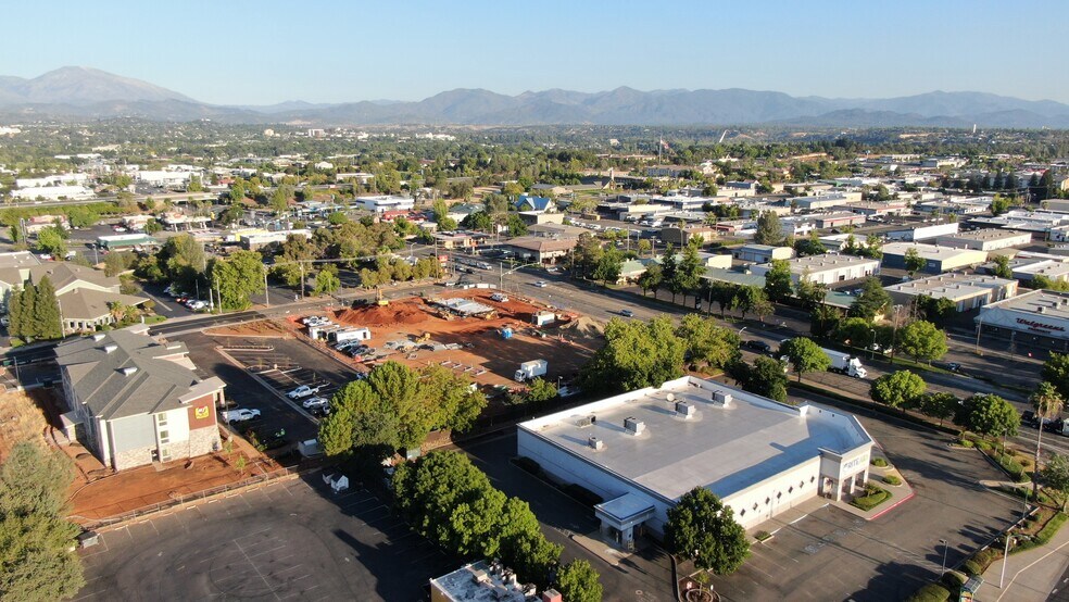 More Photos Of 975 E Cypress Ave, Redding Drugstore For Lease