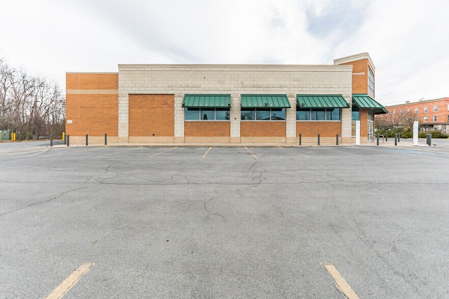 More Photos Of 301 Genesee St, Auburn Freestanding For Lease