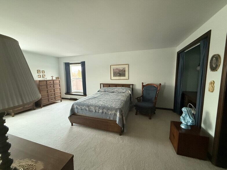 More Photos Of 4945 Southwestern Blvd, Hamburg Freestanding For Sale