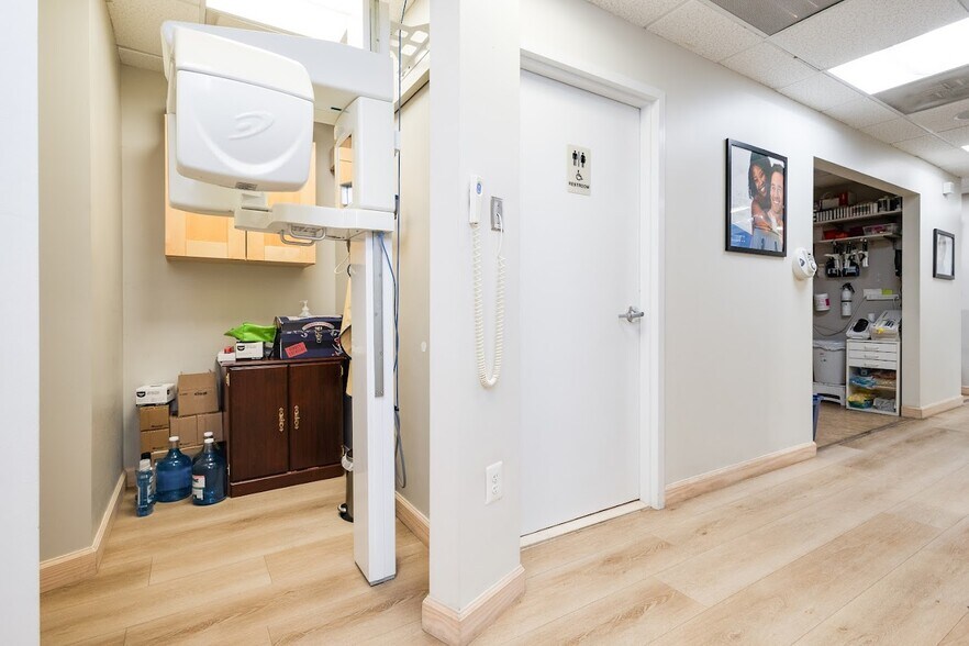 More Photos Of 4400 MacArthur Blvd NW, Washington Office For Sale