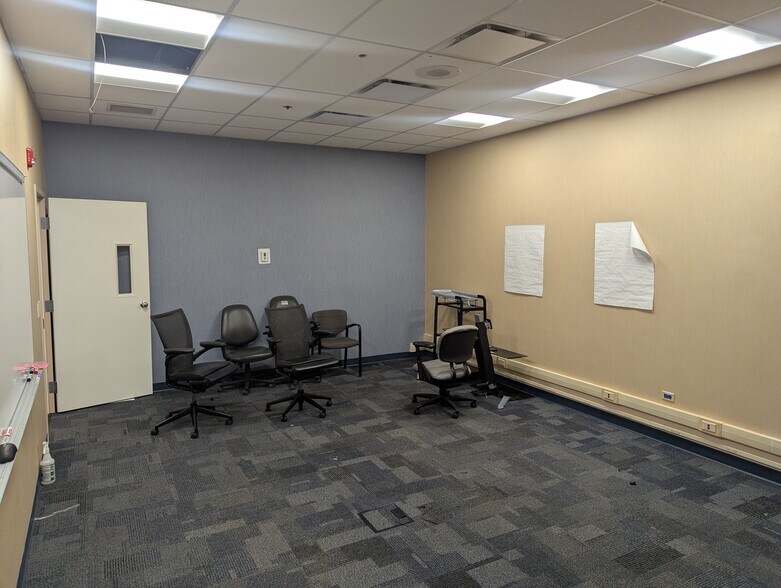 More Photos Of 6262 Cochran Rd, Solon Flex For Sale