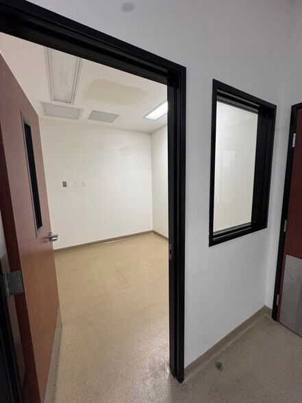 More Photos Of 7527 Draper Ave, La Jolla Medical For Lease