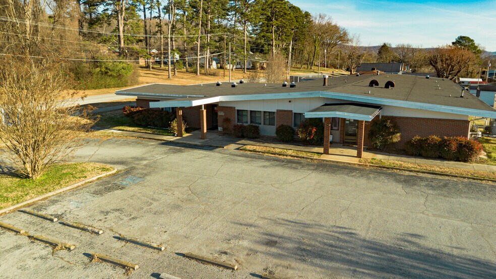 More Photos Of 450 S Chamberlain Ave, Rockwood Office For Sale
