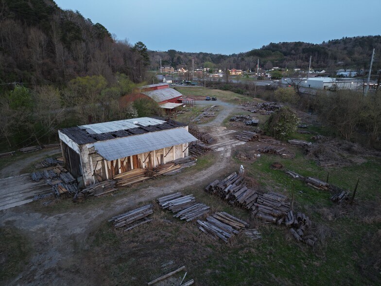 More Photos Of 400 River St, Ellijay Manufacturing For Sale