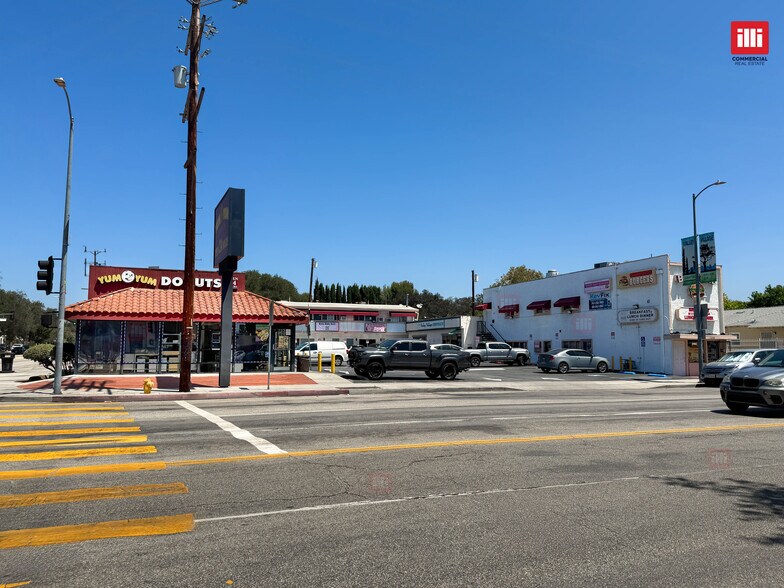 More Photos Of 11685 Magnolia Blvd, North Hollywood General Retail For Lease