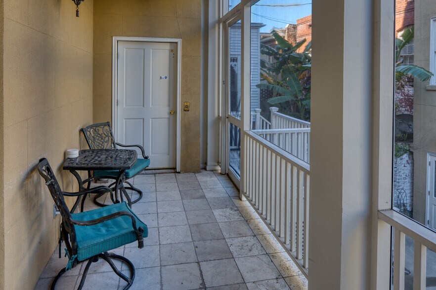 More Photos Of 14 E Taylor St, Savannah Specialty For Sale