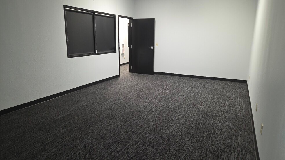 More Photos Of 4670 Polaris Ave, Las Vegas Office For Lease