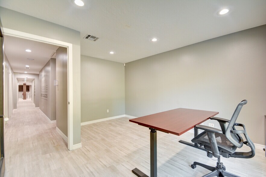 More Photos Of 26615 Oak Ridge Dr, The Woodlands Office For Lease