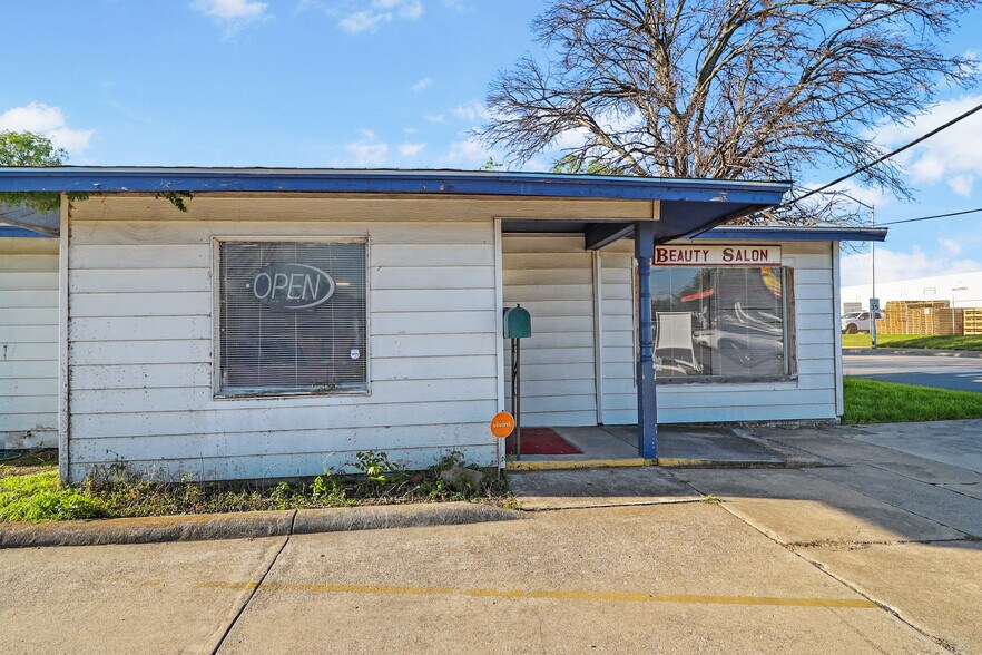 More Photos Of 1300 Terminal Rd, Fort Worth Storefront Retail Residential For Sale